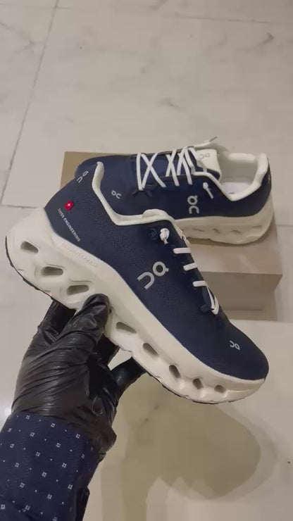 On Cloud Tilt "navy with White"